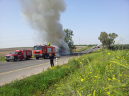 بالصور: إحتراق حافلة ركاب في الطريق الواصل بين القدس واللد